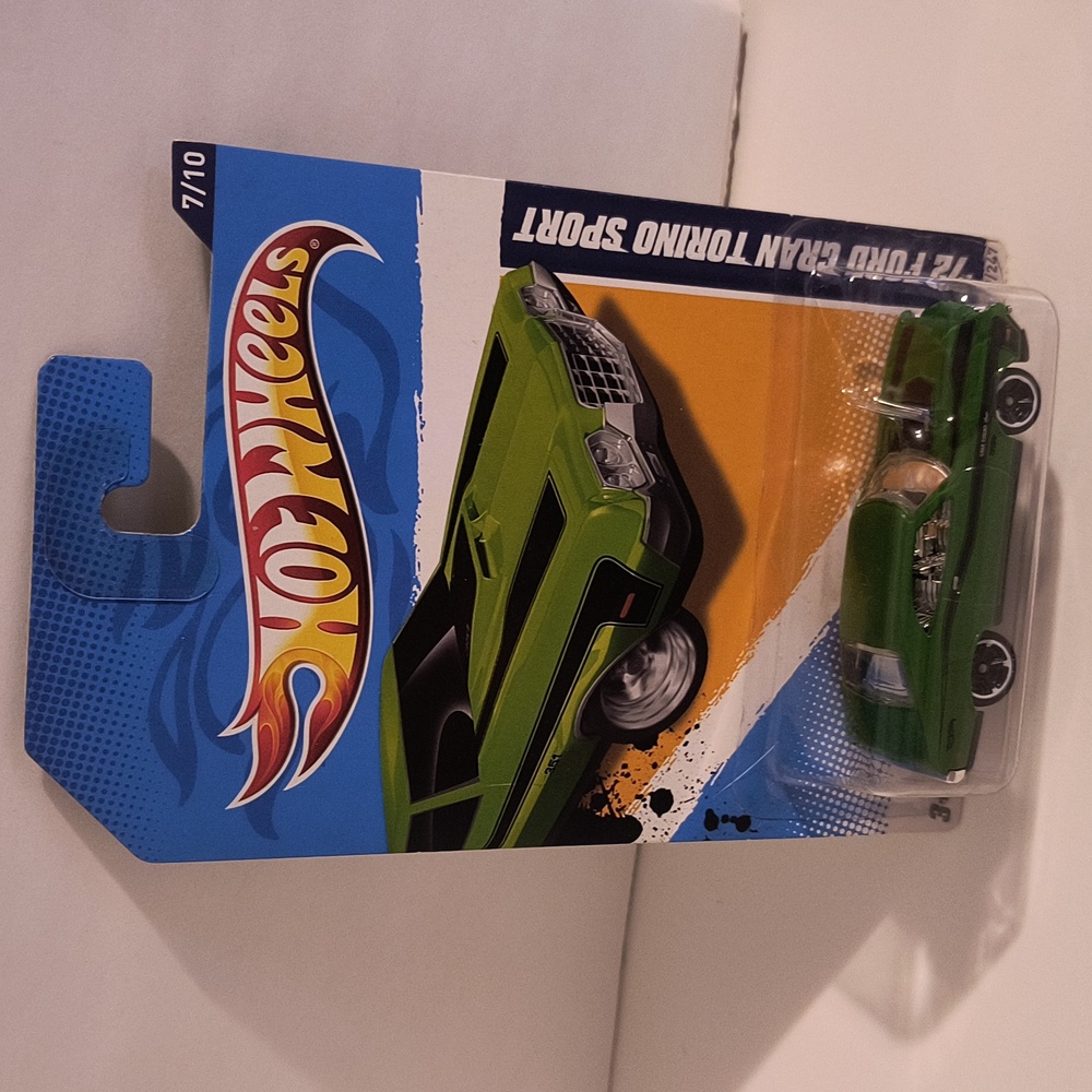 D1 hot wheels 72 Ford Gran Torino Sport  with shipping protector …